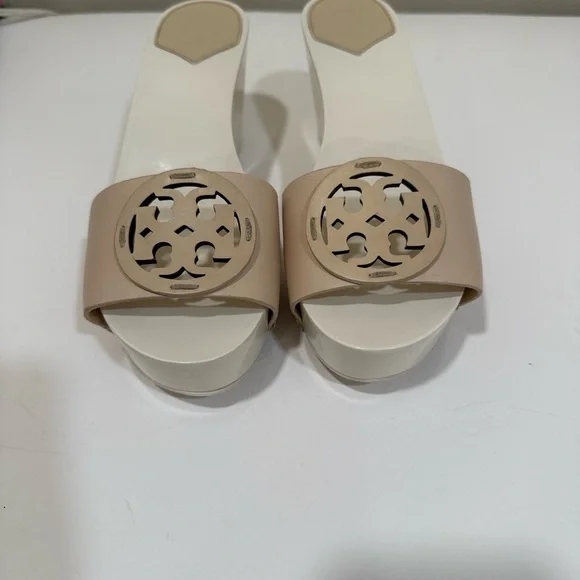 Tory Burch Cream and White 3-1/4” Wedge Sandals (sz 8.5) - Picture 4 of 8